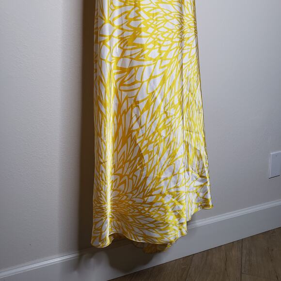 Morgan & C Yellow and White Dress with Crystal Neckline size 1/2 - Picture 6 of 12